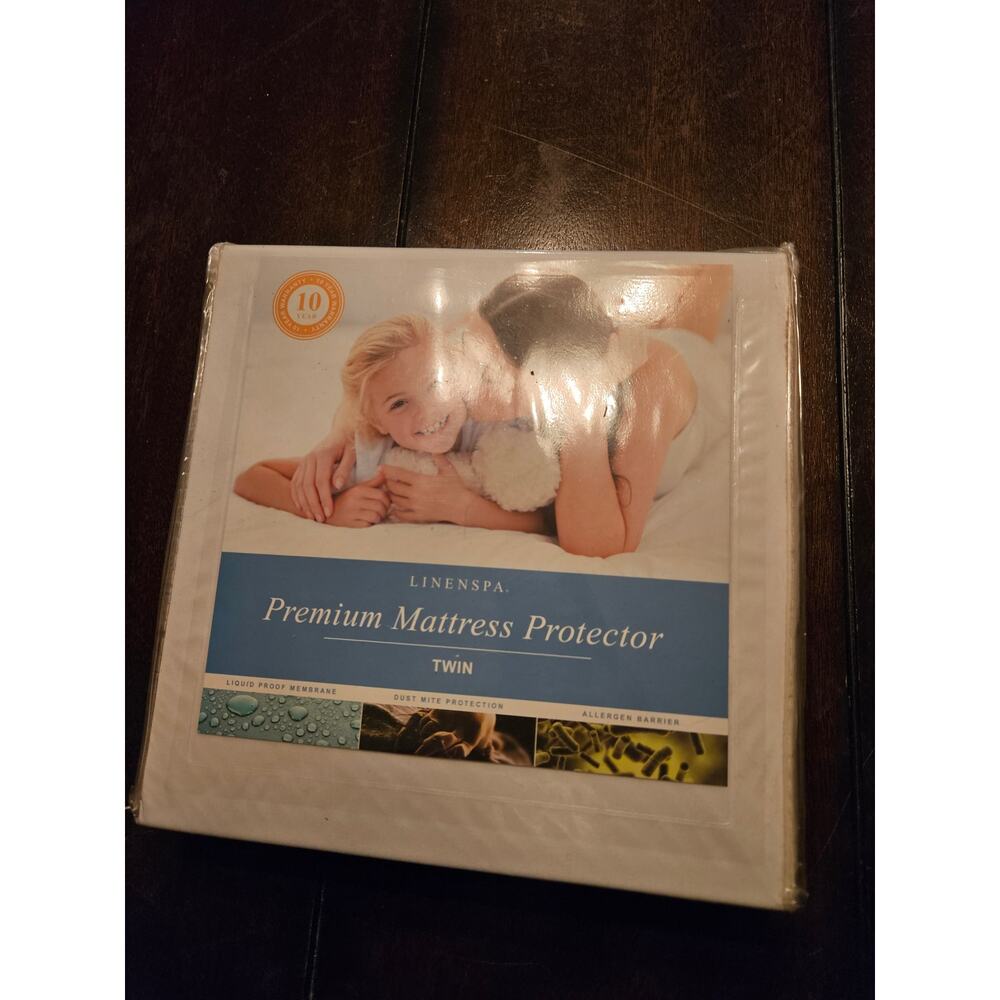 NWT Twin mattress cover